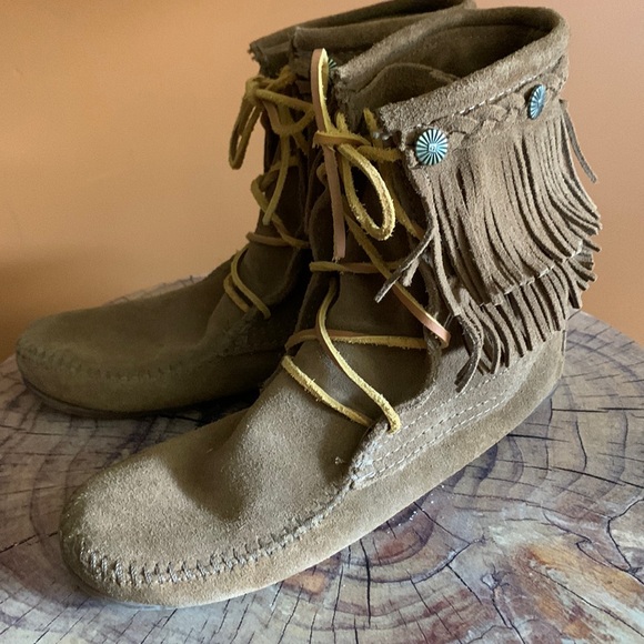 Minnetonka leather moccasins HOST PICK - Picture 2 of 7